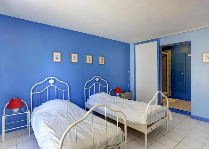 8 Pers, Climatisee, Piscine Chauffee, Un Havre De Paix Sous Les Pins Parasols